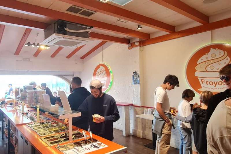 Self-service ice cream shop takes South Tenerife by storm