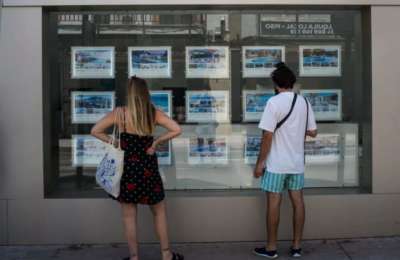 Buying a property is getting even more difficult for young people in the Canary Islands