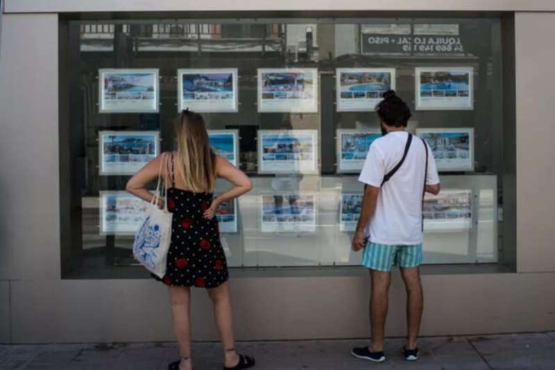 Buying a property is getting even more difficult for young people in the Canary Islands