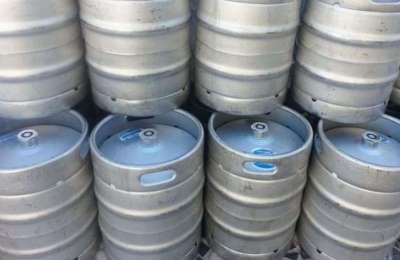 Man critically injured in Playa del Ingles after beer barrel accident