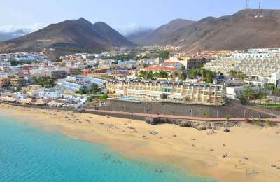 19-year-old in critical condition after falling from third floor of hotel in Fuerteventura