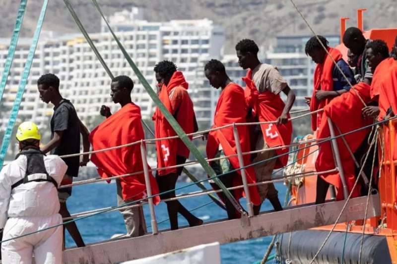 Unaccompanied minors arriving by boat will be relocated to mainland Spain within 15 days