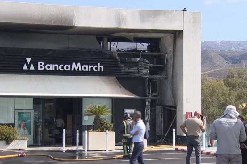VIDEO: Fire at Parque Santiago VI shopping centre in Las Américas