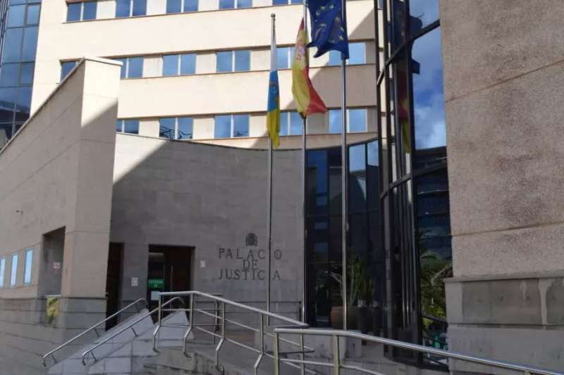 Conman sentenced to two years for renting then selling 60 cars in Tenerife