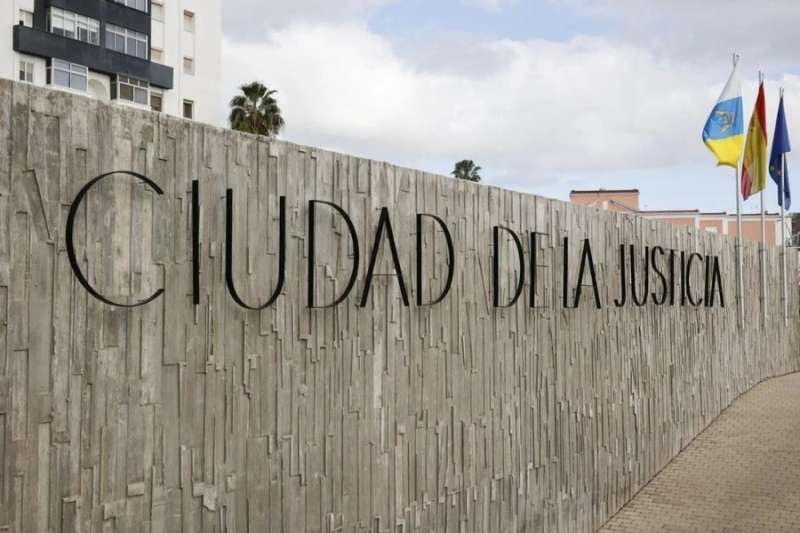 Man jailed for grooming 46 teenagers in the Canary Islands