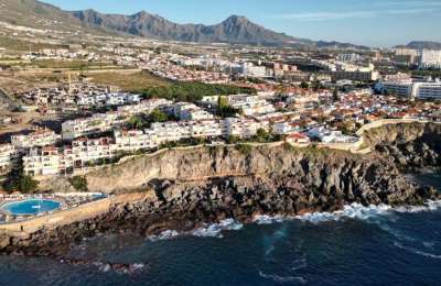 Politicians call to curb number of luxury holiday villas in Adeje