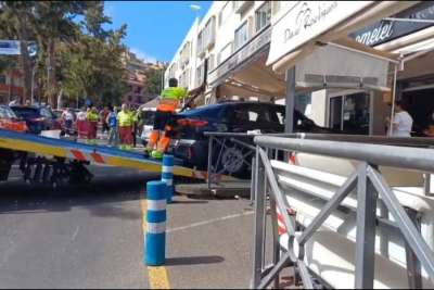 Electric car crashes into café in Tenerife