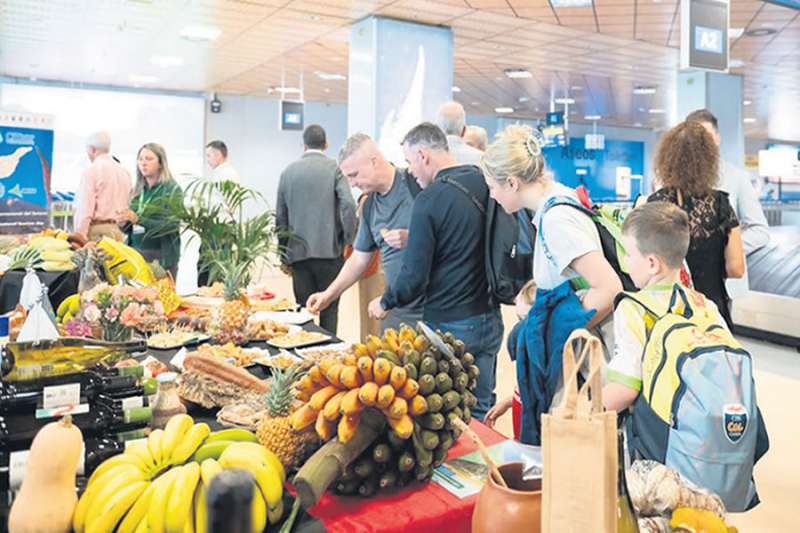 Tenerife South Airport celebrates World Tourism Day by giving visitors a traditional welcome