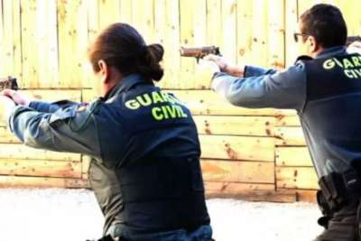 VIDEO: Man shot after attacking Guardia Civil officer with ‘sharp object’