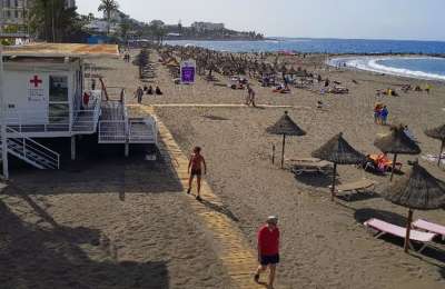 Elderly man rescued from drowning at beach in Playa Las Americas