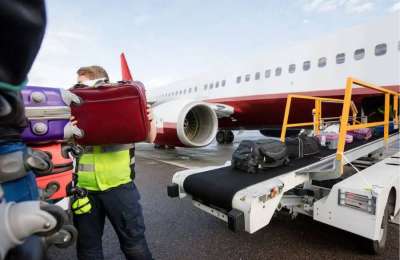 Gang caught stealing from suitcases in Tenerife South airport