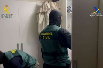 Diver arrested while trying to retrieve 80 kilos of cocaine from ship in Las Palmas Port
