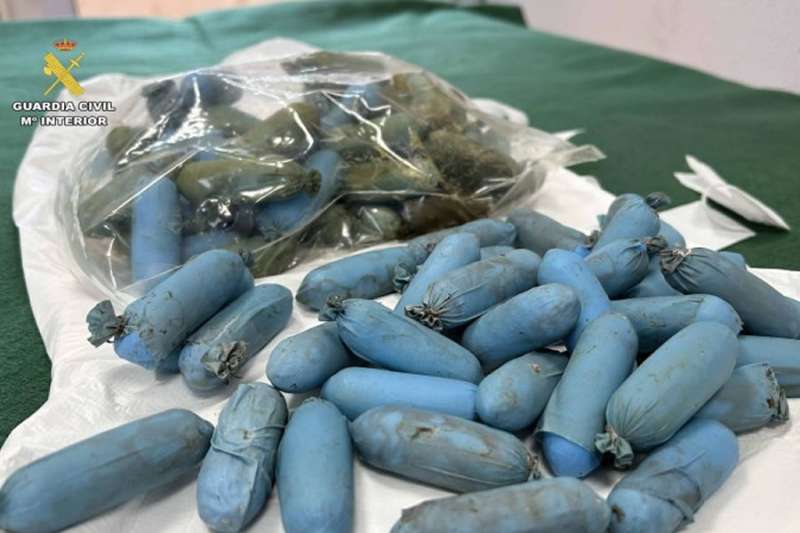 Two passengers arrested en route to Tenerife after swallowing 550 grams of hashish