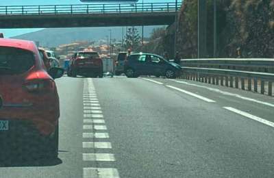 Long delays on the TF-1 after car crashes into barriers 