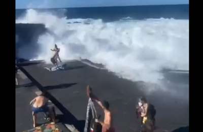 VIDEO: Tourists risk their lives in Tenerife natural pool despite Red Flag warning