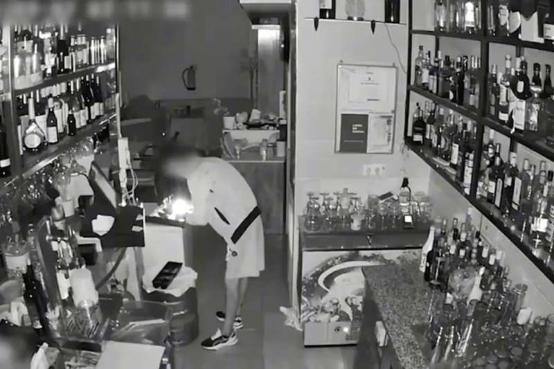 Three arrested for 12 restaurant robberies in Los Cristianos