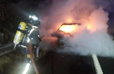 VIDEO: Firefighters tackle blaze as car catches fire on Tenerife’s TF-1 motorway 