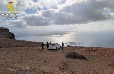 Man rescued after car found on the edge of 200-metre drop in Lanzarote