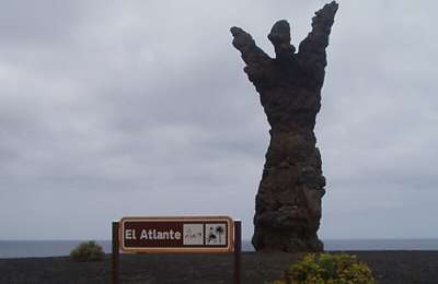 Cars damaged in rockfall on motorway in Gran Canaria