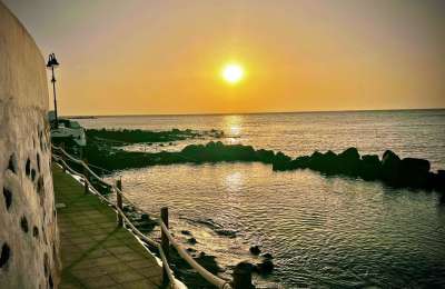Clear skies, rising temperatures and lighter mornings now the clocks have gone back