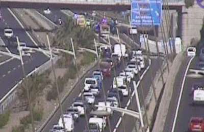 Woman seriously injured after falling from motorway bridge in the south of Tenerife