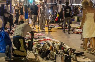 Adeje launches Special Police Unit to tackle illegal street and beach activities