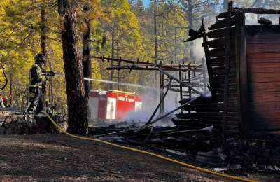 23 children evacuated as fire breaks out at campsite in South Tenerife