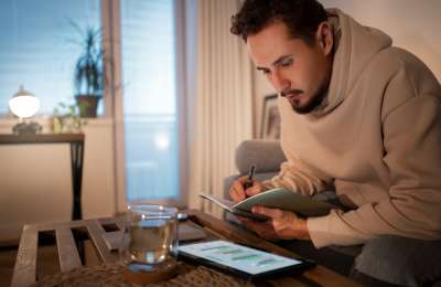 Digital Nomad tips for managing finances abroad