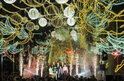 Santa Cruz switches on Christmas with a dazzling night of music and light