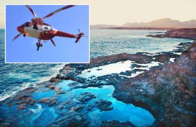 Two men rescued after being swept into the sea in Lanzarote 