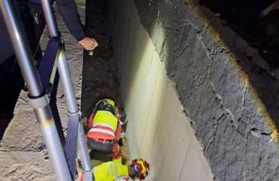 Man injured after falling into three-metre pit in Playa Blanca