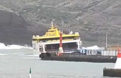 VIDEO: Ferries struggle to dock and several cancelled due to storm conditions in the Canaries