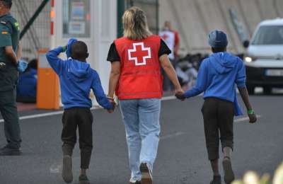 Canaries to get extra €100 million emergency funding to support migrant children