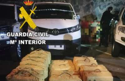 Police seize 900 kilos of hashish after suspicious van stopped in Tenerife