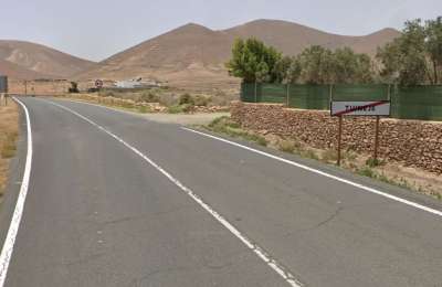 Three injured after vehicle overturns in Fuerteventura