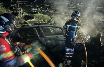 Two cars collide, and one catches fire in Lanzarote