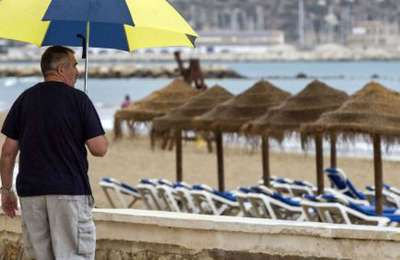 Stormy downpours and gale-force winds in much of the Canary Islands this Friday