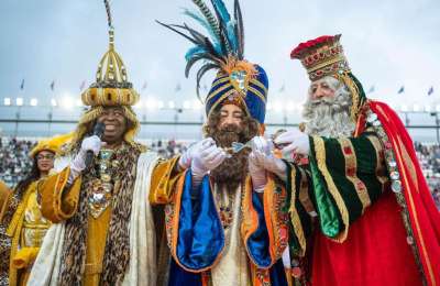 The Three Kings brave bad weather to greet thousands of children in Tenerife