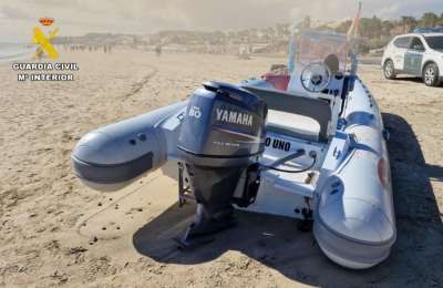 Three arrested after 68 kilos of hashish found floating off Costa Calma