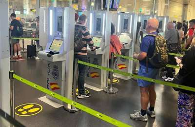 Passport Control queues at Canary Islands airports ‘Threaten Tourism Image’