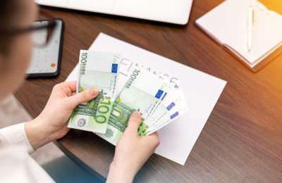 Adults over 23 can claim up to €500 a month, even if living with parents