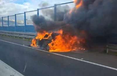 Car bursts into flames on TF-1 motorway in Tenerife