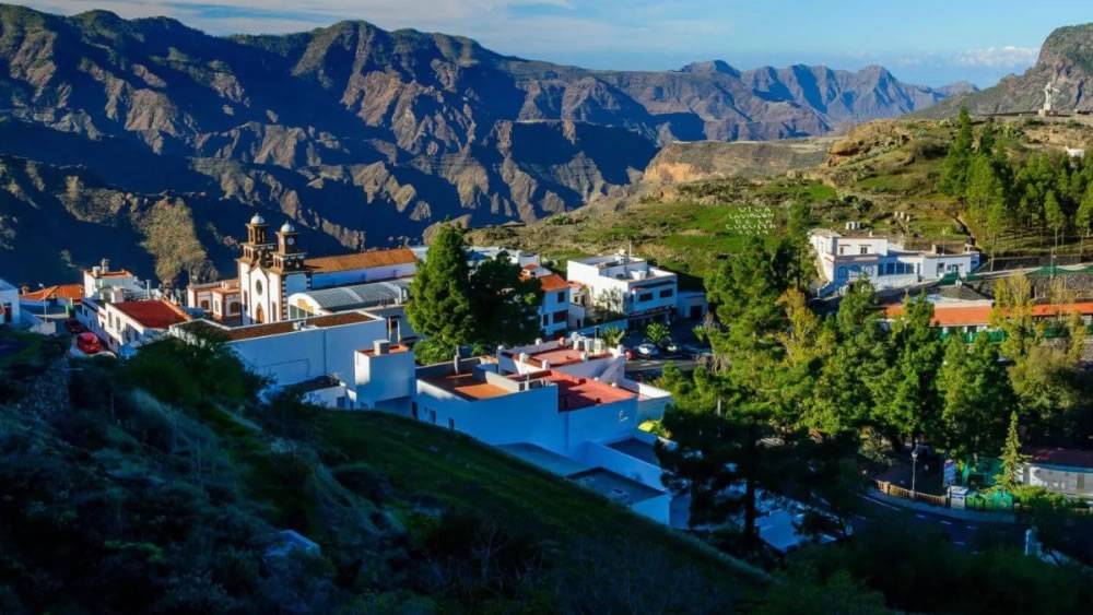 The perfect village in the Canary Islands for climbing, hiking and caving