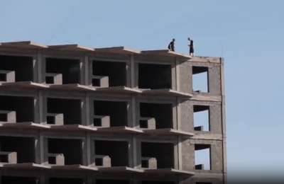 Two British tourists caught risking their lives taking selfies on Tenerife’s infamous ‘Building of Death’