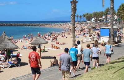 TUESDAY WEATHER: A cloudy start but warmer with light winds across the Canaries