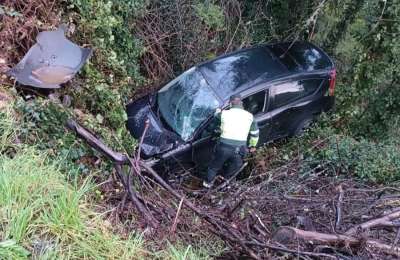 Man killed after car plunges down embankment in Gran Canaria