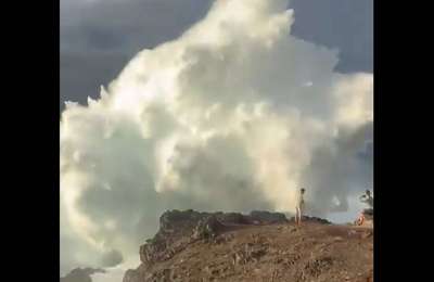 VIDEO: Reckless holidaymakers once again ignore warnings and risk their lives during coastal alerts