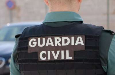 Man arrested after threatening his family with large knife and barricading himself inside their home in Gran Canaria