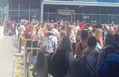 Crazy queues at Tenerife South Airport as only 15% of new EES machines are working