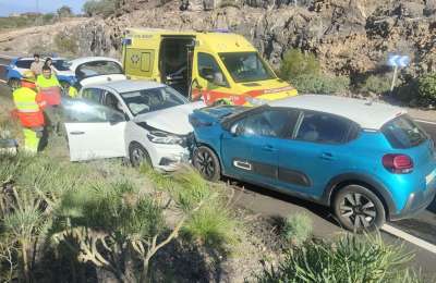 Four people injured in serious head-on crash in the south of Tenerife